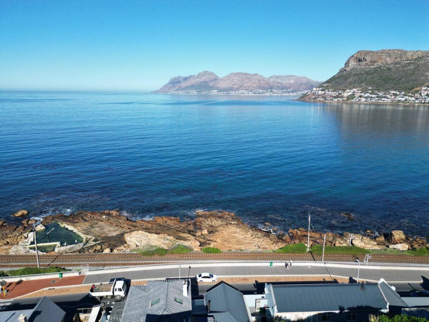 Modern Beach Apartment By Open Home Kalk Bay Exterior photo